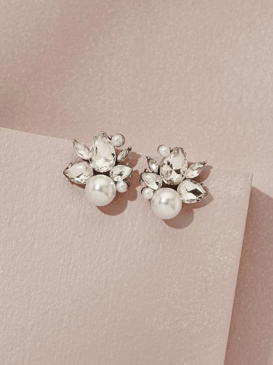 "Olive & Piper Bordeaux Stud Earrings – Elegant Gold Studs for Women"