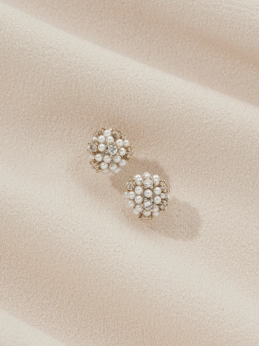 Olive & Piper Gold Estrella Stud Earrings - Elegant Studs for Women