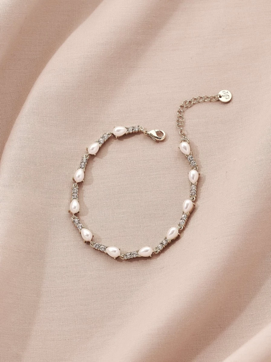 "Olive & Piper Farrah Bracelet in Ox Gold – Elegant Gold-Tone Bangle"