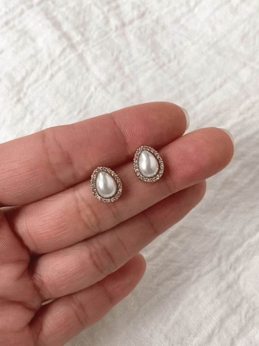Olive & Piper Bea Stud Earrings in Gold & Pearl - Elegant Pearl Accented Studs