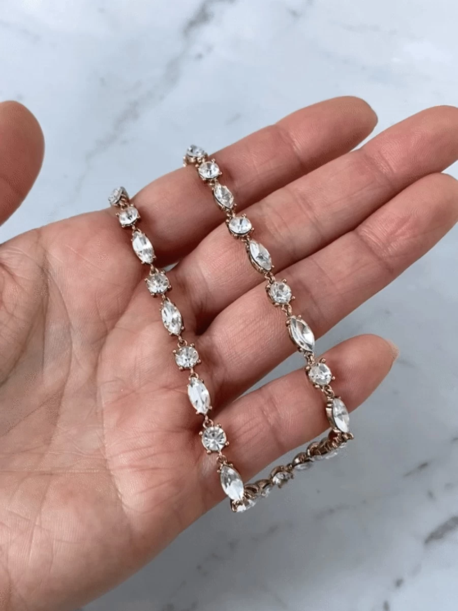 Olive & Piper Ona Crystal Necklace – Elegant Sparkling Pendant for Women