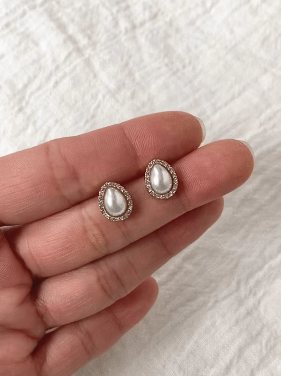 Olive & Piper Bea Stud Earrings in Gold & Pearl - Elegant Rose Gold Pearl Studs for Women