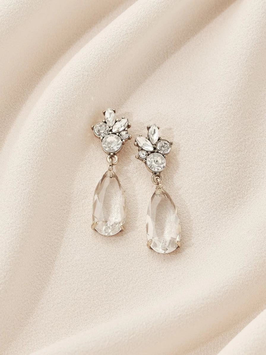 "Olive & Piper Tuyet Drops – Elegant Dangle Earrings for Women"