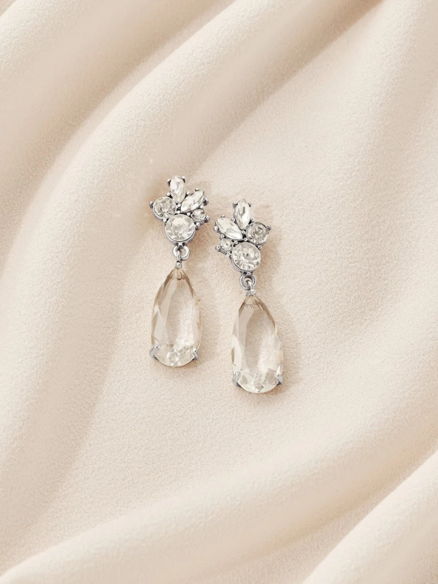 "Olive & Piper Tuyet Drops – Elegant Dangle Earrings for Women"
